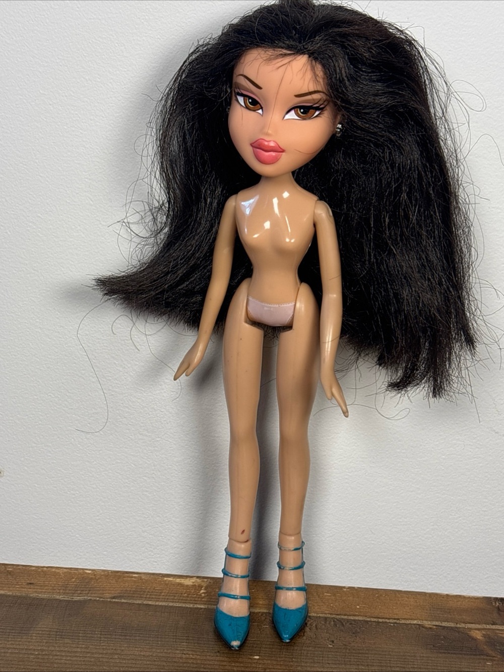 Bratz Feelin’ Pretty Jade Doll Shoes Earrings Beautiful Hair MGA Y2K